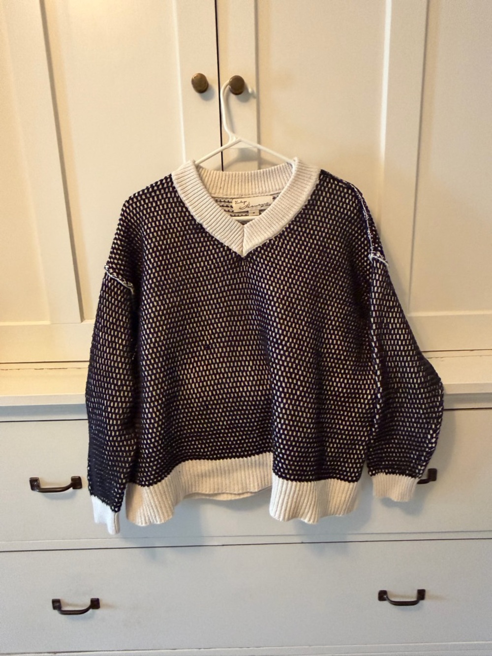 Vintage Havana V-Neck Textured Knit Sweater
